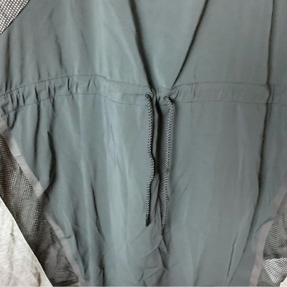 [Nike] Black & Gray Drawstring Waist Mesh Detail  Sleeveless Athletic Tank Top - Picture 3 of 8